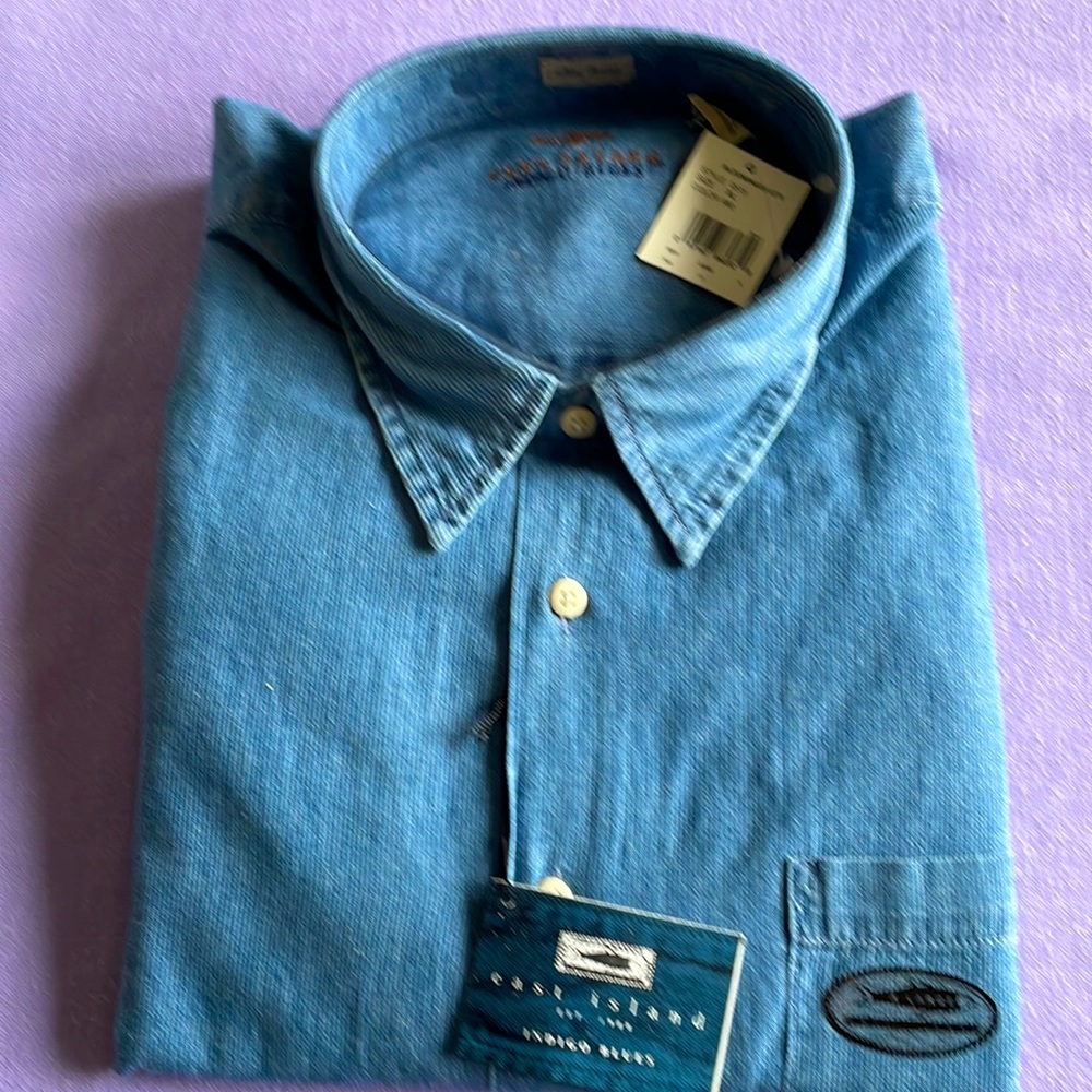 A East Island Bloomingdale’s short sleeve shirt, dobby denim in XL denim blue.